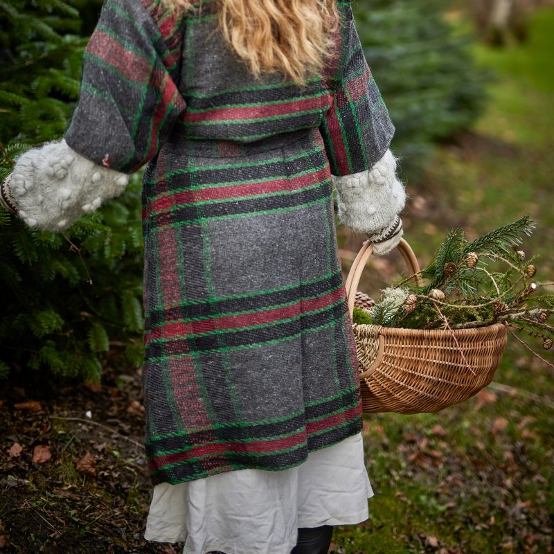 Set of 2 Handcrafted Rattan Baskets With Handles With Handles UK