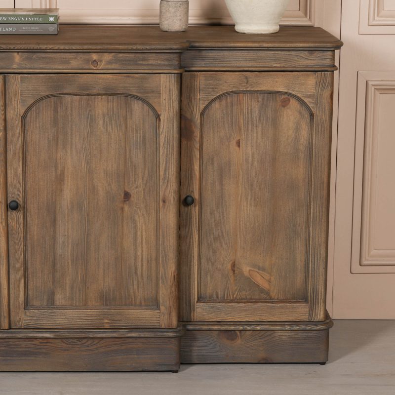 Sylvan Arched Four-Door Breakfront Sideboard in Vintage Pine Vintage Pine UK